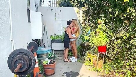 Ts Milf Fucking A Bodybuilder In The Garden And Cums In His Mouth