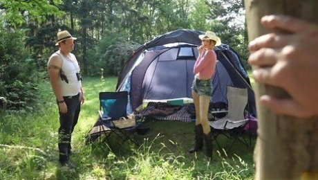 Cuckold video during camping with skinny girlfriend Isabella De Laa