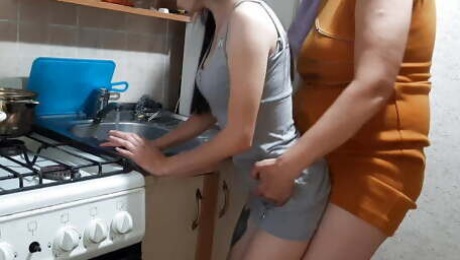 I get fucked by my stepmom while I'm cleaning the kitchen - Lesbian-illusion