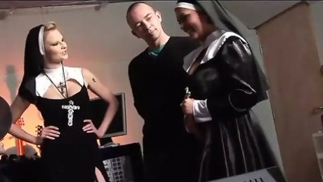 Sexy Nuns Jasmine Black And Tarra White Pussies Fucked feat. Jasmine Black,Tarra White,Tony James,Andy Mann - Perv Milfs n Teens