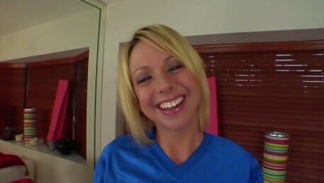 Cute soccer mom Brianna Beach takes a huge facial