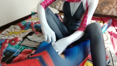 Gwen Stacy - footjob for SpiderMan