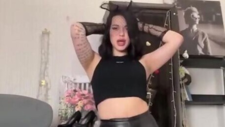 Raven-haired girlfriend shows off her shape without undressing